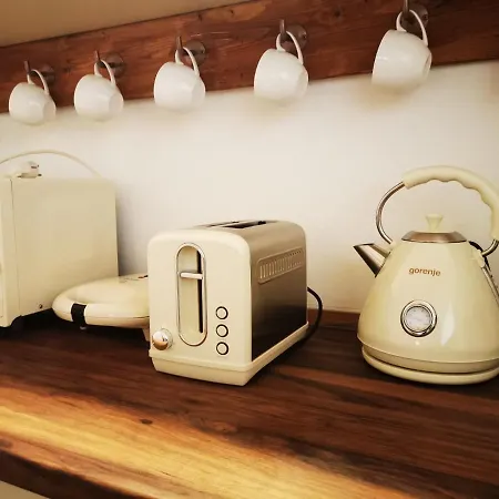 Oldtown Shelter With Free Private Parking * Eger