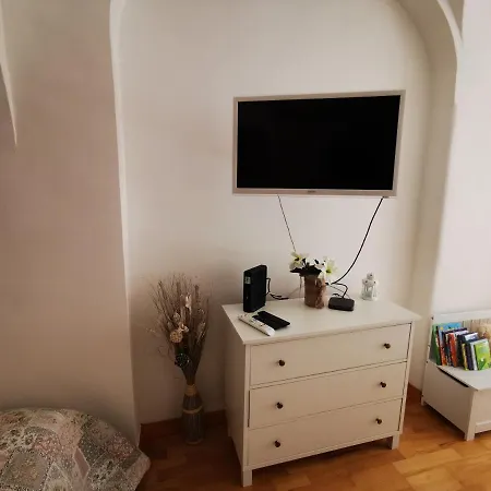 Oldtown Shelter With Free Private Parking * Eger