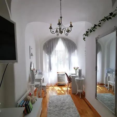 Oldtown Shelter With Free Private Parking Апартаменти *