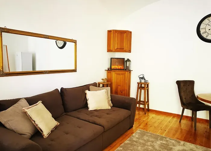 Oldtown Shelter With Free Private Parking Apartment Erlau